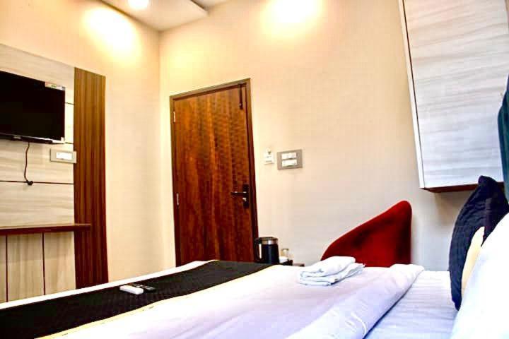 Blackwood Near Golden Temple -140 Mtrs Amritsar Exterior photo